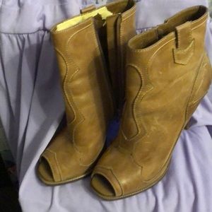 BCBGeneration Wartol heels